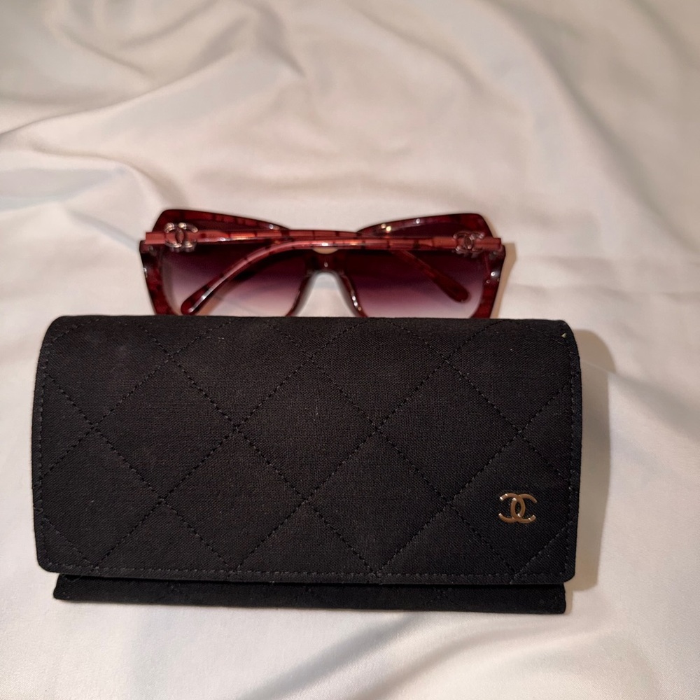 CHANEL Burgundy Sunglasses with Black Quilted Case - Picture 3 of 5